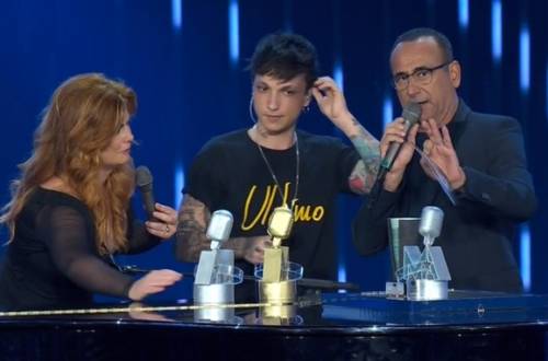 Ultimo fa incetta di premi ai Seat Music Awards ma si prende una pausa