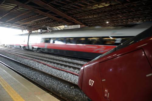 Treni, l'ira di Speranza contro la De Micheli. E Italo cancella le corse