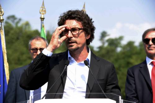 Toninelli al bar scopre la legge del "vaffa"