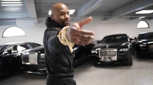 Floyd Mayweather, polemica social per il video con una montagna di soldi