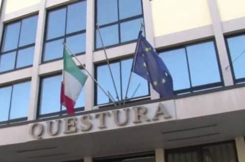 Foggia, somalo furioso in questura: voleva permesso di soggiorno