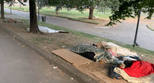 Milano, la Stazione Centrale come il "terzo mondo" tra bivacchi, degrado e spaccio