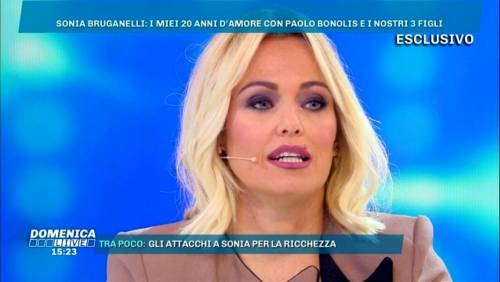 Il brutale attacco a Sonia Bruganelli: "Speriamo non diventi come i tuoi figli"