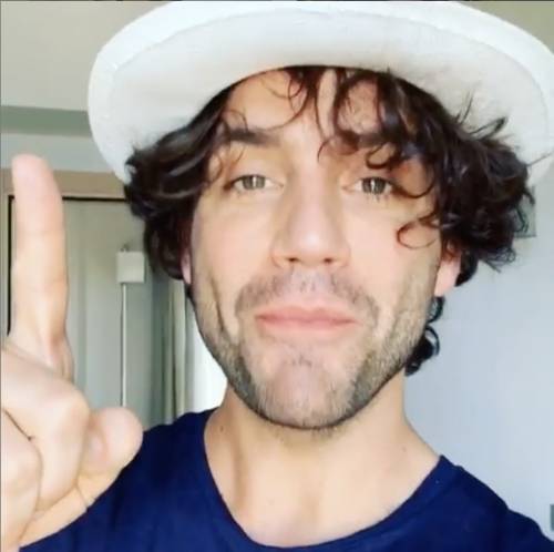 "My name is Michael Holbrook": Mika torna alle sue radici