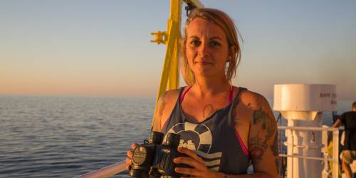 La "capitana" dell'Ong già indagata che torna a sfidare l’Italia in mare