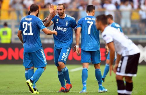 Juventus, la solita fatica. Applausi solo per Chiellini