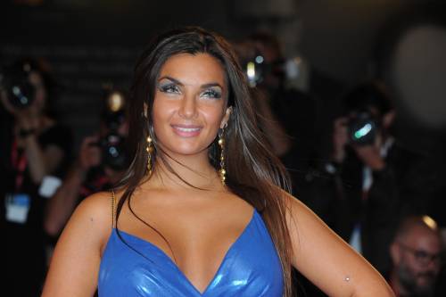 Elettra Lamborghini scappa da una fan e rivela: "Sto malissimo, ma tengo il sorriso"