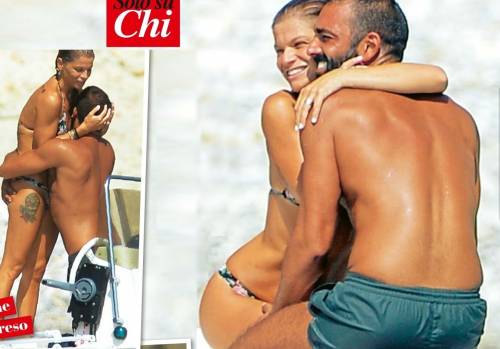 Alessandra Amoroso, coccole e baci hot al mare con il suo compagno