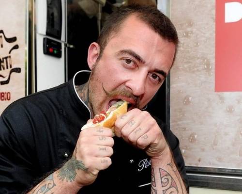"È troppo", "Sei stupido" Chef Rubio "asfaltato" dalla Meloni e da Salvini per Trieste