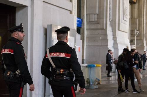 Pugnala alla gola un militare poi immigrato urla "Allah Akbar"
