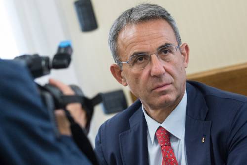 Campania, i grillini lanciano Costa: ora il Pd si spacca