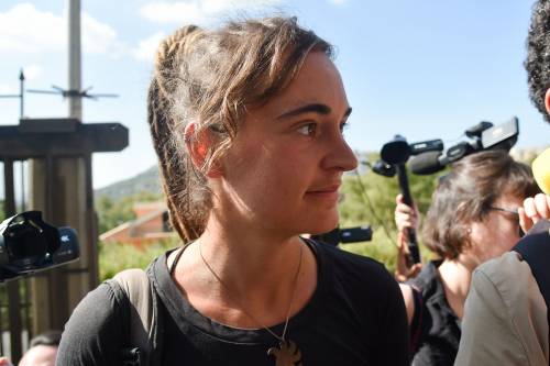 La Rackete ci porta i criminali, Salvini: "Pronto a denunciarla"