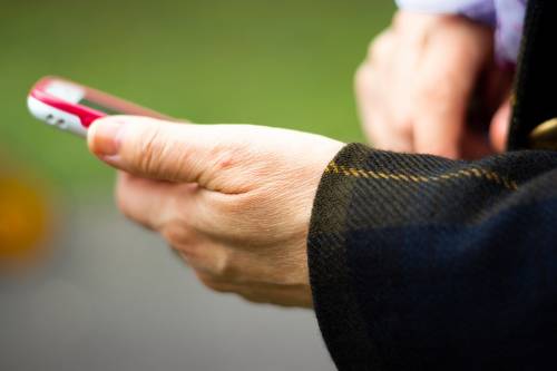 Arriva la stangata del governo sui cellulari? Ecco la nuova tassa
