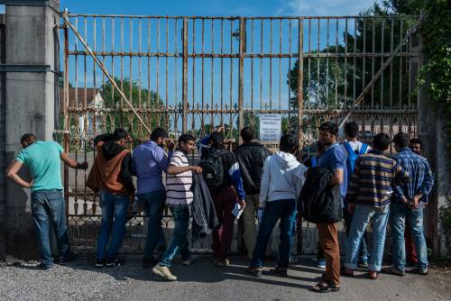 "Perché non dici che sei gay?" E l'immigrato resta in Italia