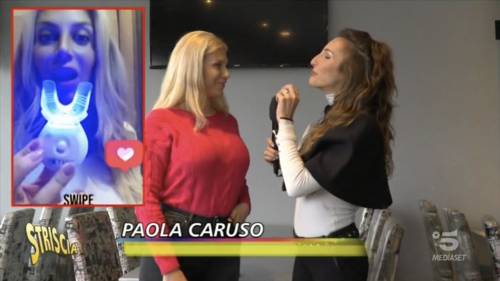 Striscia la Notizia contro le influencer dello sbiancamento dentale