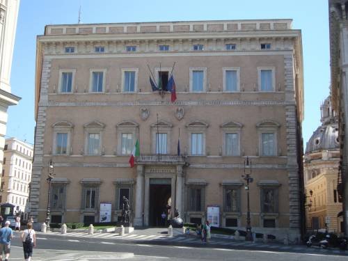 L'ex Provincia di Roma premia i suoi dirigenti con stipendi da capogiro