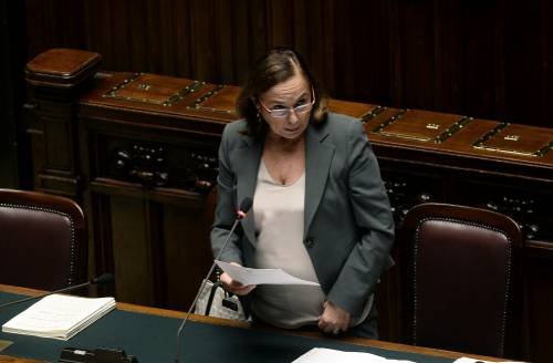 "Cambiamo decreti sicurezza". E il governo si spacca ancora