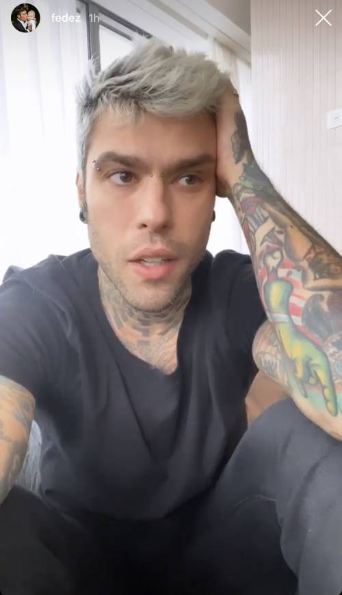 Fedez attacca: "Tiziano Ferro perdona brani omofobi solo a Fabri Fibra?"