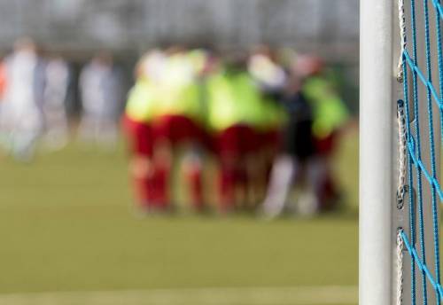 Derby folle a Velletri, sugli spalti finisce a martellate