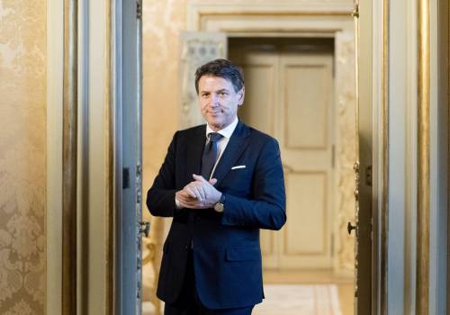 "C'è intesa sulla manovra". Così 5s e Pd allungano l'agonia del Paese