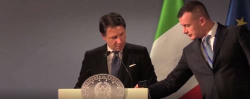 La "profezia" di Casalino che smentisce il premier: "Arriva il Conte ter"