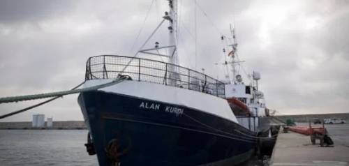 Alan Kurdi in pressing sull'Italia. La Guardia costiera: "Andate in Germania"