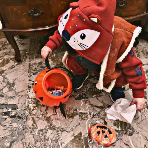 Denuncia il compagno violento e viene chiusa in una comunità con il figlio