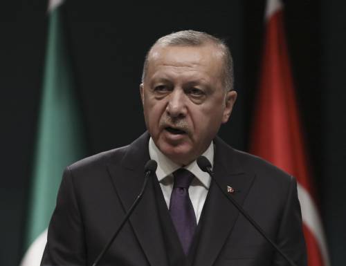 Erdogan minaccia l'Europa "Aiutatemi o apro ai profughi"