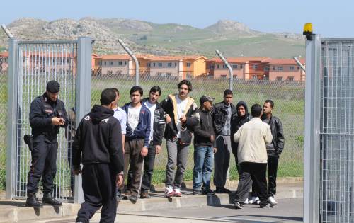 Pescara, inferno nel carcere: stranieri appiccano fuoco e ...