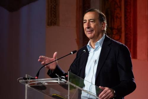 Primi contagi a Milano. Ma il sindaco tira dritto: "La città non si ferma"