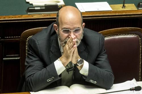 Il M5S scende in piazza e Crimi prova ad aizzare i suoi