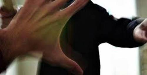 Tenta di uccidere la moglie, arrestato un uomo dai carabinieri