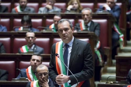 L'ultima proposta di De Magistris: "Reddito di quarantena per chi non ha soldi"