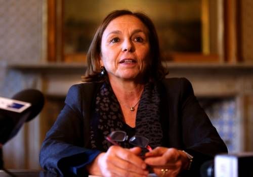 Lamorgese: "Il 3 aprile troppo presto per riaprire tutto. Migranti? Sì, ma isolati"