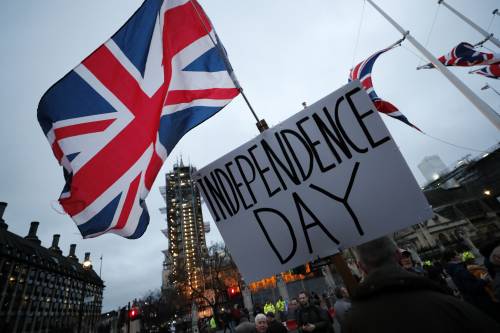 Brexit, il Regno Unito si blinda: "Solo migranti qualificati che sanno l'inglese"