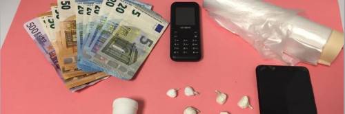 La cocaina? Nel cuscino. Ecco come dorme il 64enne