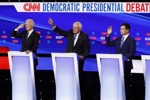 Iowa, caos alle primarie. Lo spoglio va in tilt. E Trump "sfotte" i dem