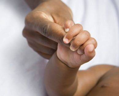 Bimbo morto dopo la circoncisione: "Aveva polmonite, non doveva subire l'intervento"