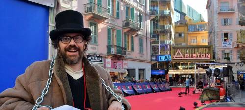 Sciopero della fame davanti l'Ariston. La protesta contro i 5mila euro di multa