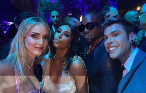 Fedez e Chiara Ferragni agli Oscar, imbarazzo di Kim Kardashian per le parole del rapper