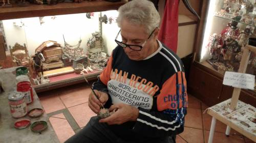 Napoli in lutto: addio a Ugo Esposito, maestro presepiale di San Gregorio Armeno