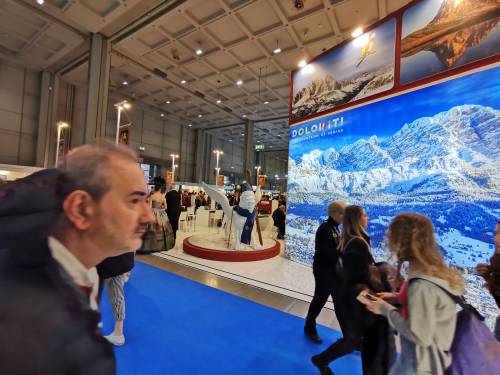 Veneto Outdoor: 400 itinerari con l'App. La Toscana raccontata dai turisti con un hastag