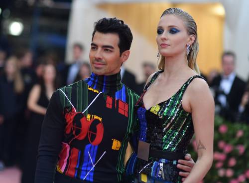 Sophie Turner è in dolce attesa. Primo figlio per l’attrice de Il Trono di Spade