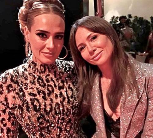 La foto che fa preoccupare i fan. Adele appare smagrita (e triste) sui social