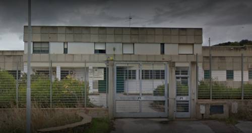 Caos nel centro per i rimpatri di Macomer: risse e aggressioni agli infermieri