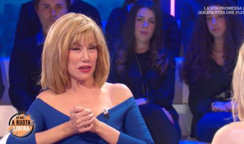 Nancy Brilli: "Ho dato un calcio a Ivano Fossati e gli ho rotto una gamba"