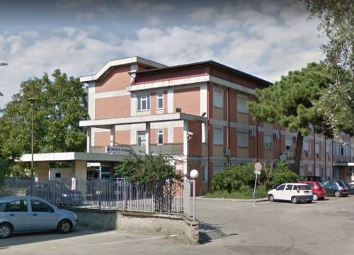 Gioia Tauro, gambiano danneggia ospedale e attacca medici e militari