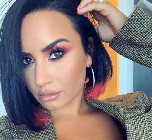 Demi Lovato vuole baciare Rihanna