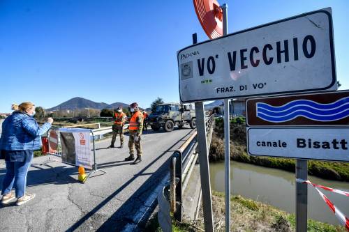 "A Vo' il 50-75% dei casi è asintomatico: formidabile fonte di contagio"