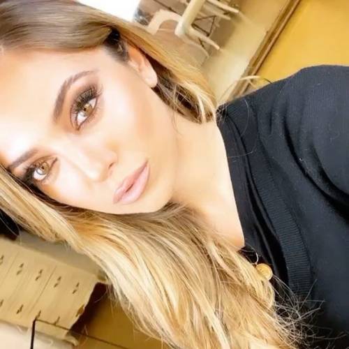 Ana Mena pizzicata con un giocatore del Real Madrid